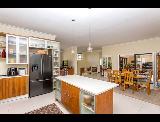 5 BEDROOM HOUSE FOR SALE IN BIG BAY